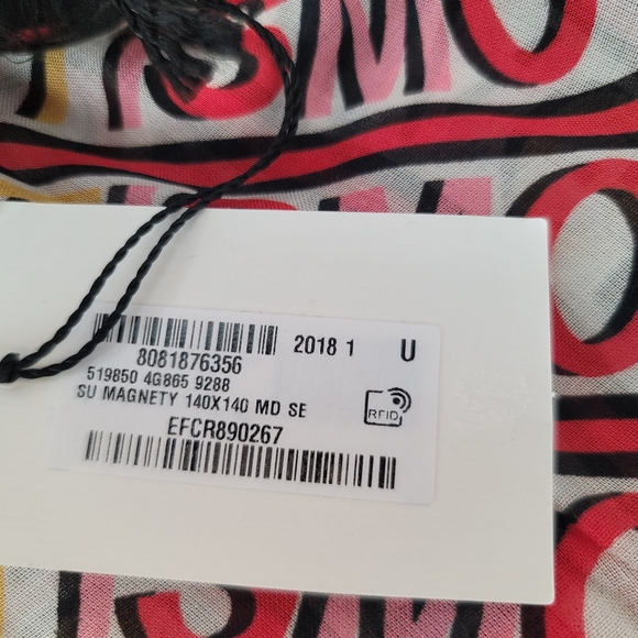 (NWT) Authentic Gucci Magnetismo scarf 55×55 inch in a modal/silk blend - Picture 11 of 11